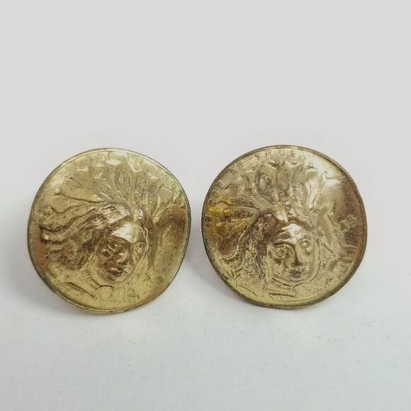 Vintage Face Center Gold Tone Dome Clip On Earrings, Screw Backs, Estate - Picture 6 of 6